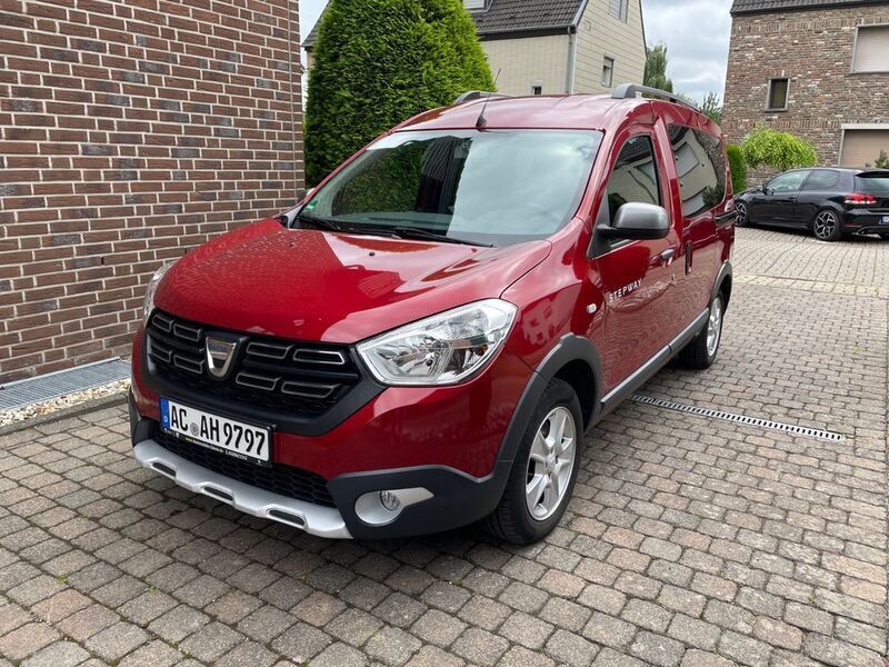 Rot Gebraucht 2021 Dacia Dokker Stepway Van | 16.900 € (Fairer Preis) - Bild 1/4