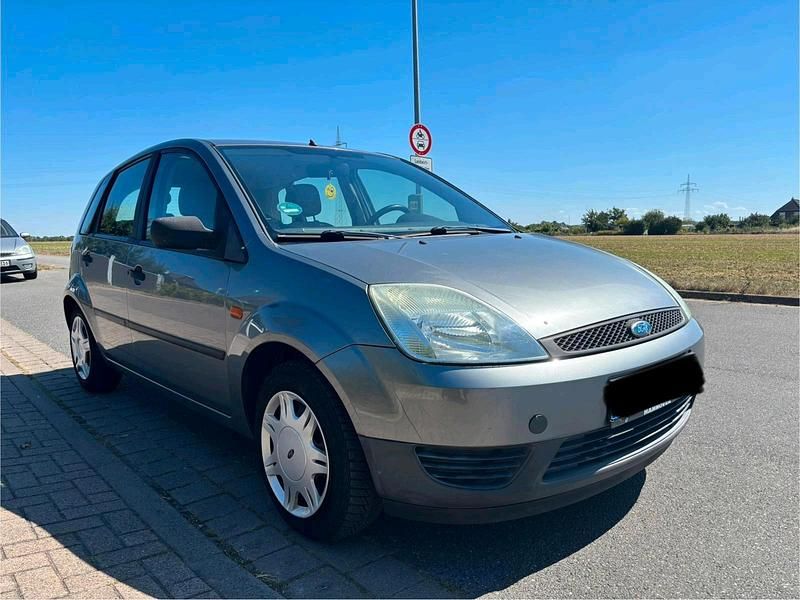 Grau Gebraucht 2002 Ford Fiesta Kleinwagen | 1.500 € (Fairer Preis) - Bild 1/4