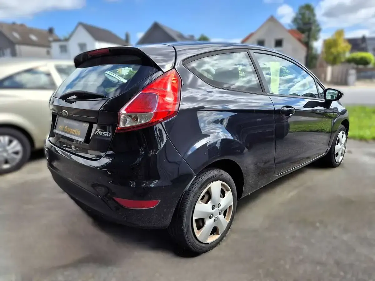 Gebraucht Ford Fiesta Trend 80 PS (58 kW) 2013 Schwarz Kleinwagen