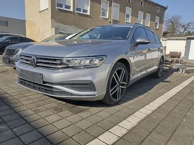Second-hand VW Passat Basis 150 CP (110 kW) 2020 Argintiu Break
