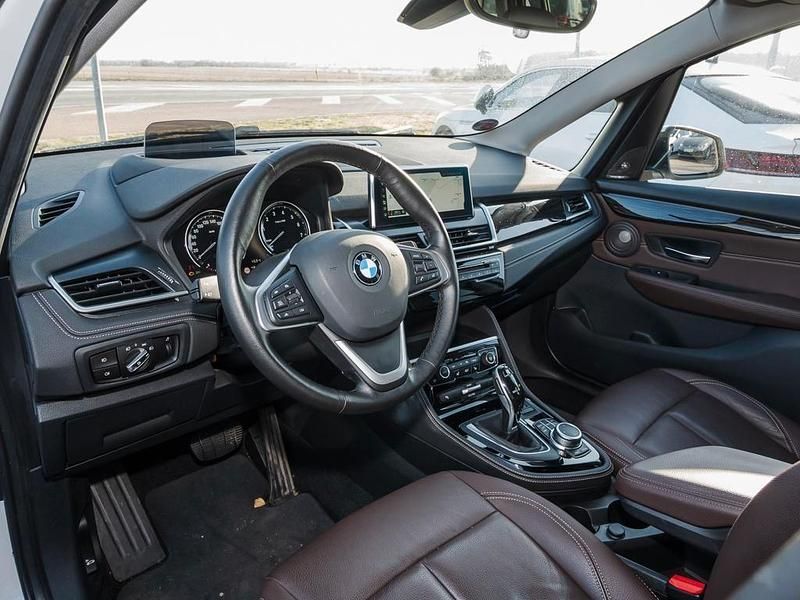 Gebraucht BMW 220 Gran Tourer Luxury Line 192 PS (141 kW) 2020 Weiß Van / Kleinbus