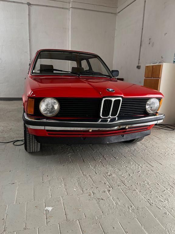 Rot Gebraucht 1982 BMW 318 Basis Limousine | 11.000 € - Bild 1/4