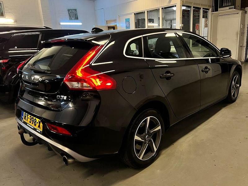 Gebraucht Volvo V40 R-Design 150 PS (110 kW) 2018 Schwarz Kombi