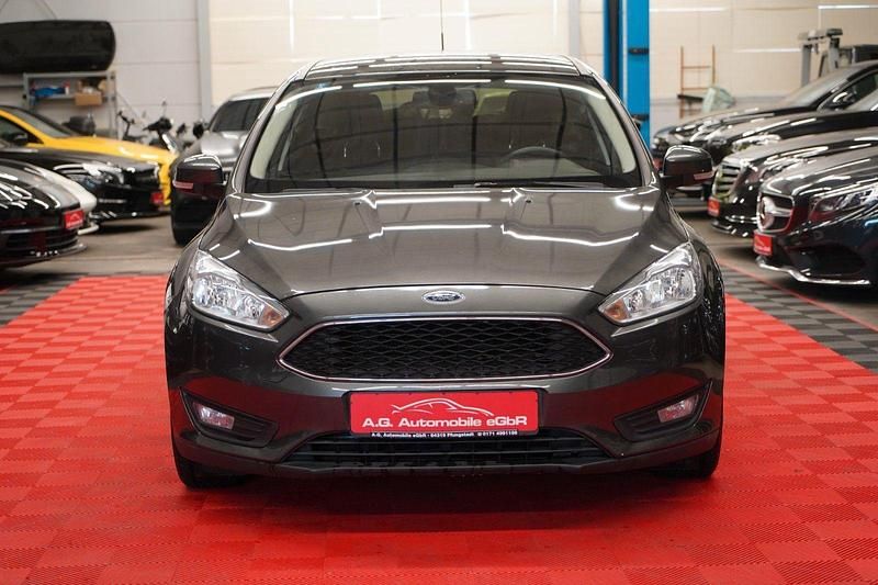 Gebraucht Ford Focus 125 PS (91 kW) 2017 Grau Kombi