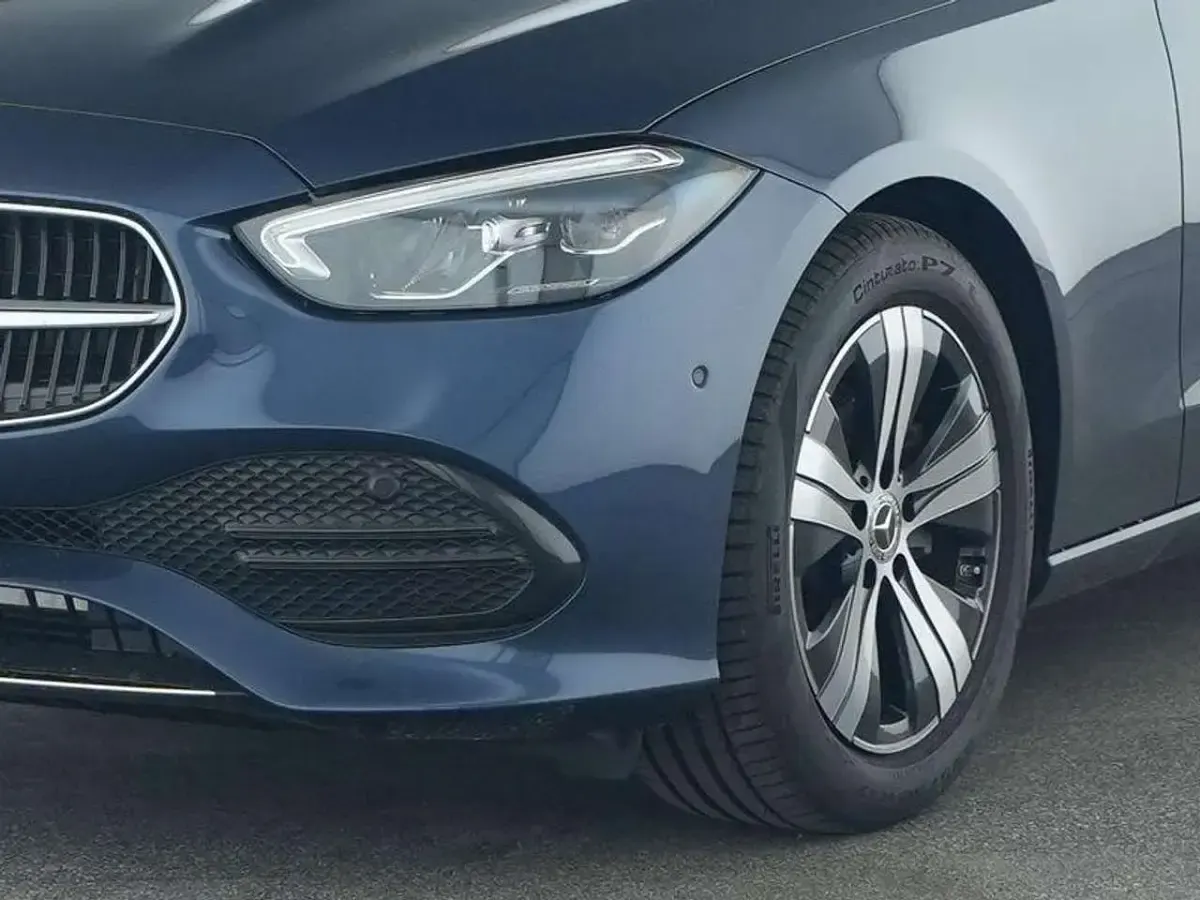 Gebraucht Mercedes C180 170 PS (125 kW) 2025 Metalliclack sodalithblau Kombi