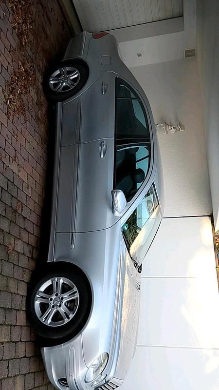 Silber Gebraucht 2007 Mercedes E220 Avantgarde Limousine | 6.500 € (Fairer Preis) - Bild 1/3