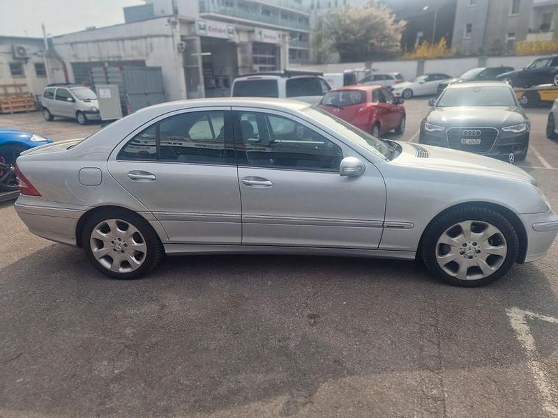 Gebraucht Mercedes C320 224 PS (164 kW) 2006 Silber Limousine
