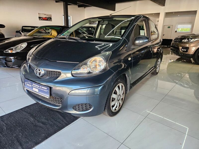 Grau Gebraucht 2010 Toyota Aygo Cool Kleinwagen | 3.333 € (Fairer Preis) - Bild 1/2