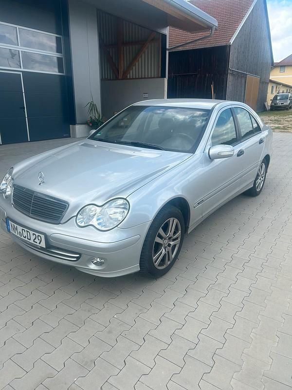 Silber Gebraucht 2004 Mercedes C200 Limousine | 3.200 € (Superpreis) - Bild 1/4