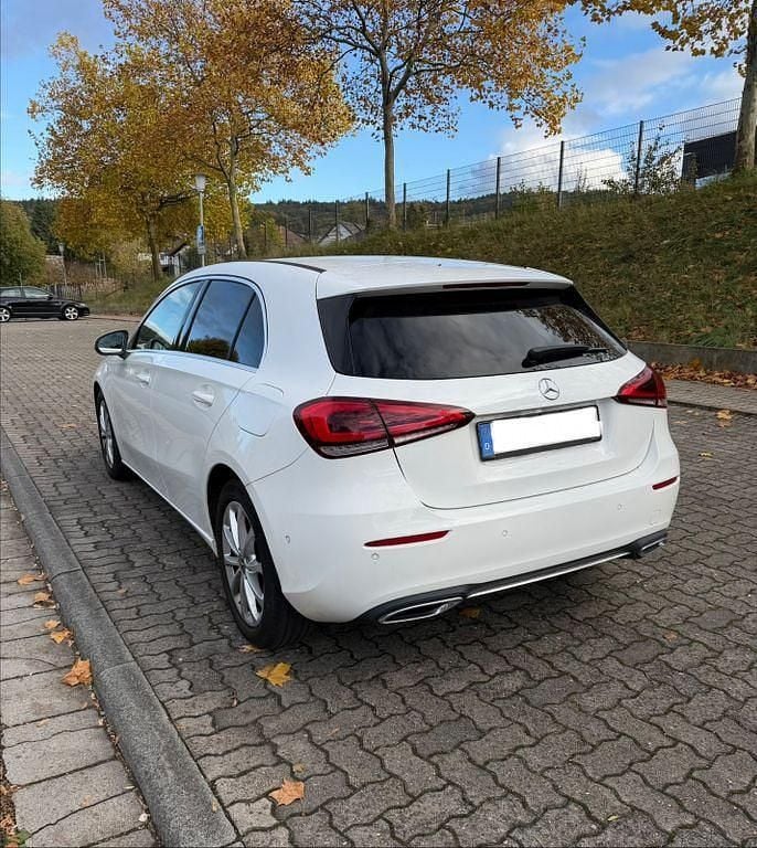 Gebraucht Mercedes A180 116 PS (85 kW) 2018 Weiß Limousine