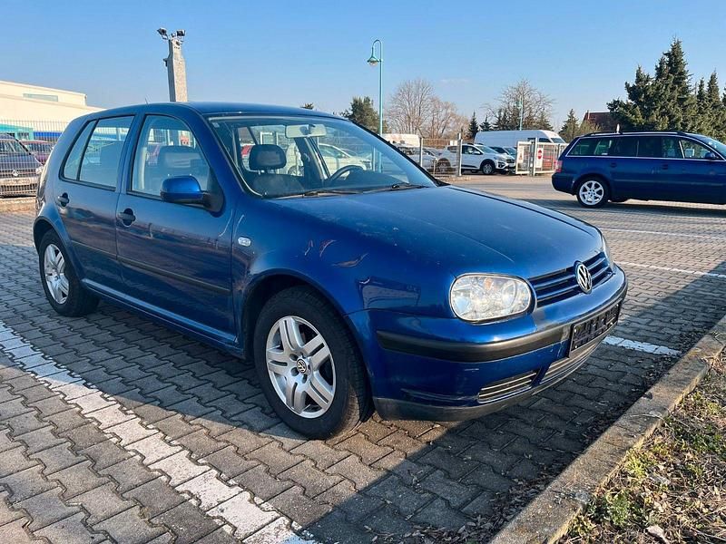 Gebraucht VW Golf IV Basis 105 PS (77 kW) 2002 Blau Kleinwagen