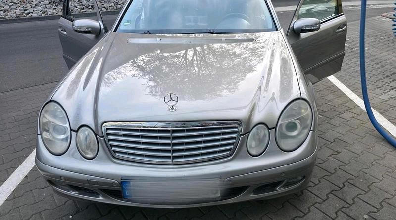 Gebraucht Mercedes E200 163 PS (119 kW) 2005 Silber Limousine