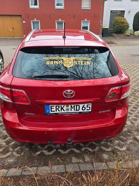 Gebraucht Toyota Avensis 126 PS (92 kW) 2010 Rot Kombi