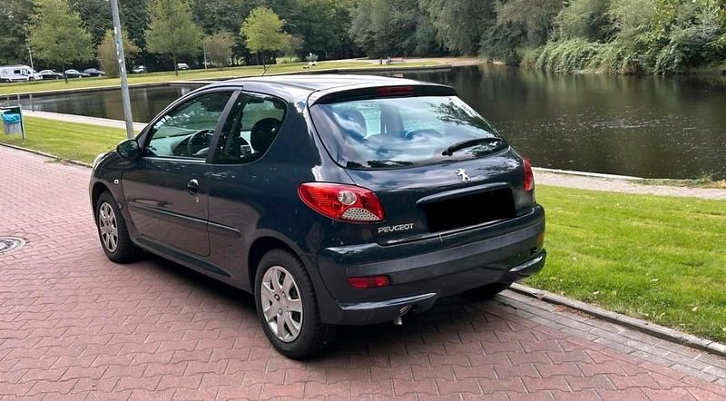 Gebraucht Peugeot 206+ 60 PS (44 kW) 2011 Kleinwagen