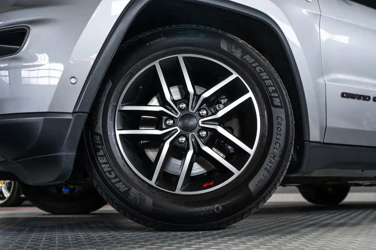Gebraucht Jeep Grand Cherokee Trailhawk 250 PS (183 kW) 2019 Billet silver metallic clear coat SUV