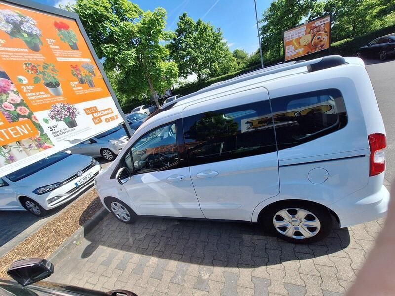 Weiß Gebraucht 2018 Ford Tourneo Courier Van / Kleinbus | 10.400 € (Fairer Preis) - Bild 1/4