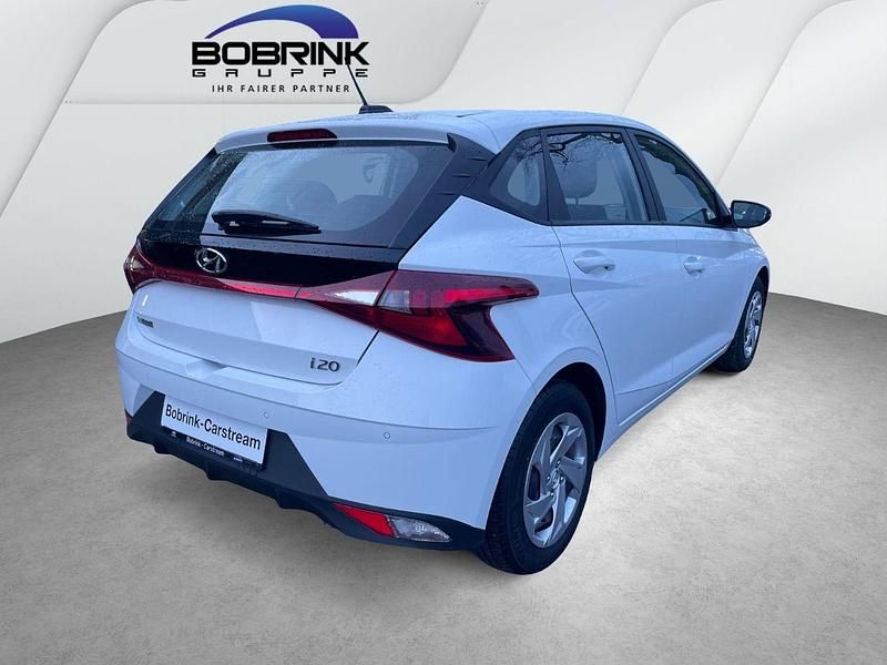 Gebraucht Hyundai i20 Select 101 PS (74 kW) 2022 Weiß Limousine