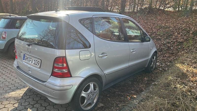 Gebraucht Mercedes A190 Elegance 125 PS (91 kW) 2001 Silber Van / Kleinbus