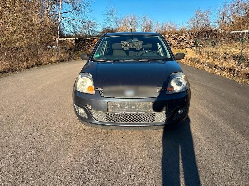 Grau Gebraucht 2006 Ford Fiesta Kleinwagen | 600 € (Superpreis) - Bild 1/4