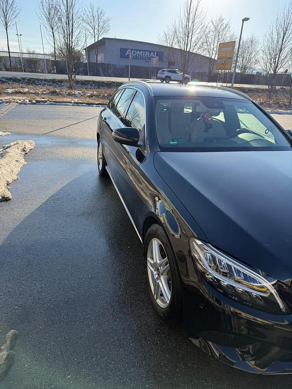 Gebraucht Mercedes C220 194 PS (142 kW) 2019 Schwarz Kombi
