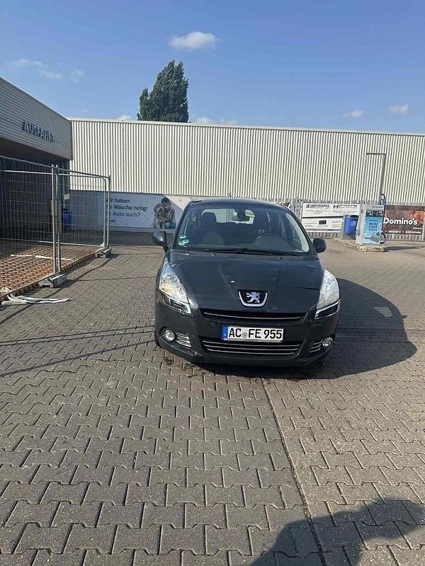 Blau Gebraucht 2012 Peugeot 5008 Van / Kleinbus | 6.000 € - Bild 1/4