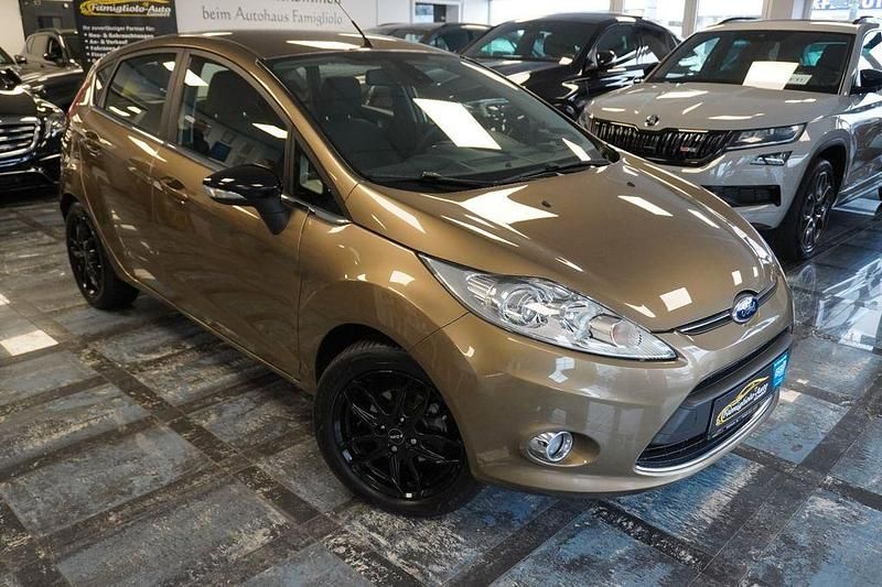 Gebraucht Ford Fiesta Titanium 97 PS (71 kW) 2012 Braun Limousine