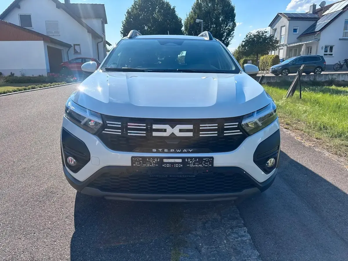 Gebraucht Dacia Sandero Expression 95 PS (69 kW) 2024 Weiß SUV