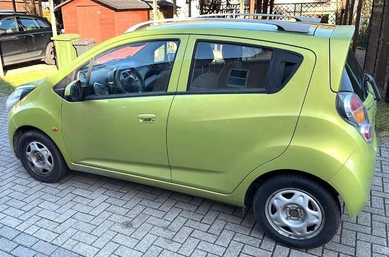 Grün Gebraucht 2011 Chevrolet Spark Kleinwagen | 3.100 € (Fairer Preis) - Bild 1/4