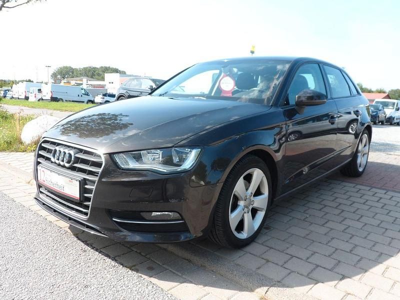 Braun Gebraucht 2014 Audi A3 Sportback Ambition Kleinwagen | 12.990 € (Fairer Preis) - Bild 1/4