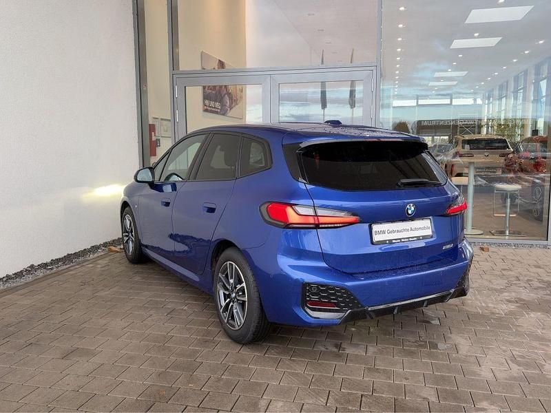 Gebraucht BMW 218 Active Tourer M Sport 136 PS (100 kW) 2023 Portimao blau metallic Van / Kleinbus