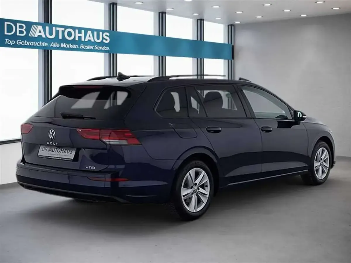 Gebraucht VW Golf VIII Life 150 PS (110 kW) 2024 Blau Kombi