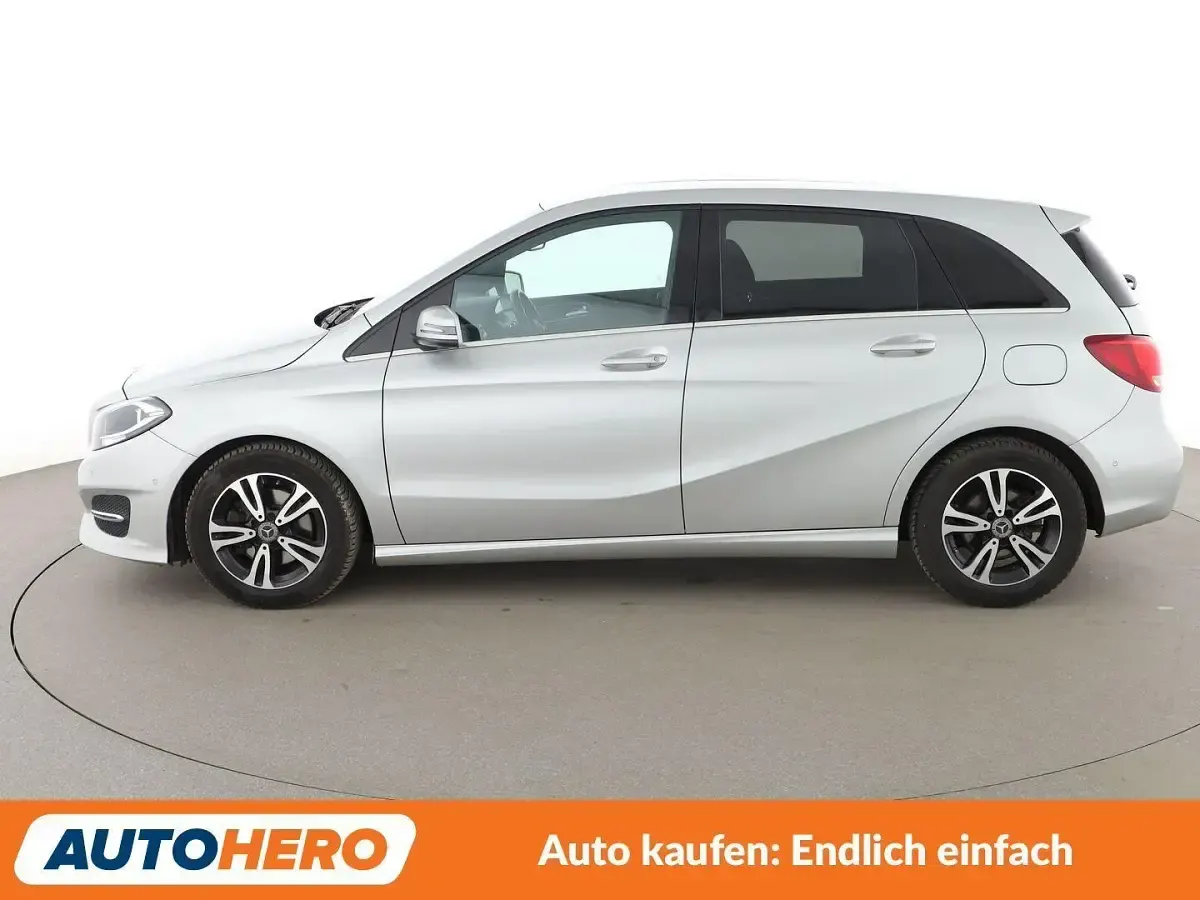 Gebraucht Mercedes B180 Style 122 PS (89 kW) 2018 Polarsilber Kleinwagen