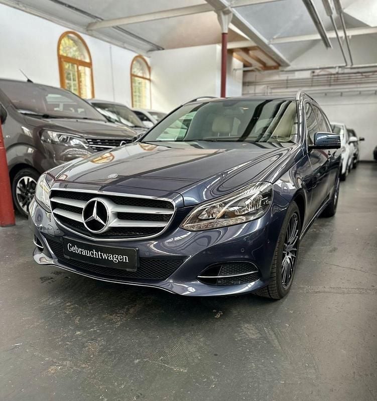 Blau Gebraucht 2015 Mercedes E300 Kombi | 17.990 € (Fairer Preis) - Bild 1/4