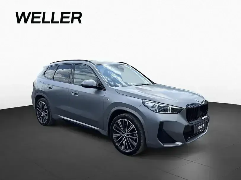 Gebraucht BMW X1 M Sport 156 PS (114 kW) 2023 Frozen pure grey matallic (grau) SUV