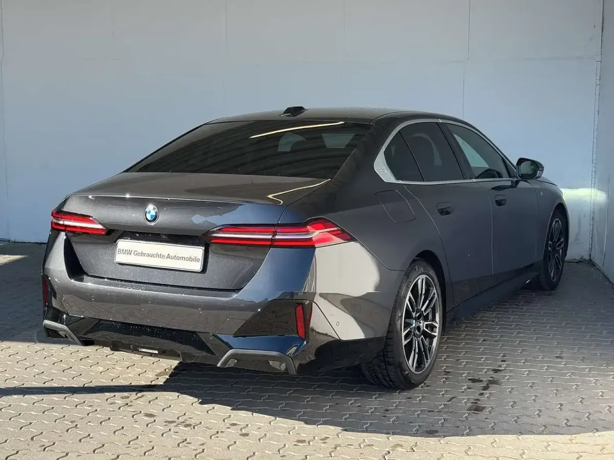 Gebraucht BMW 520 M Sport 197 PS (144 kW) 2024 Grau Limousine