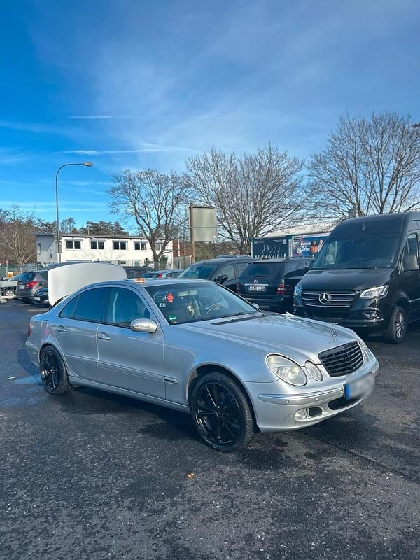 Gebraucht Mercedes E240 176 PS (129 kW) 2002 Silber Limousine