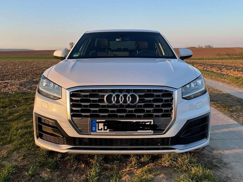 Weiß Gebraucht 2019 Audi Q2 Design SUV | 19.200 € (Fairer Preis) - Bild 1/4