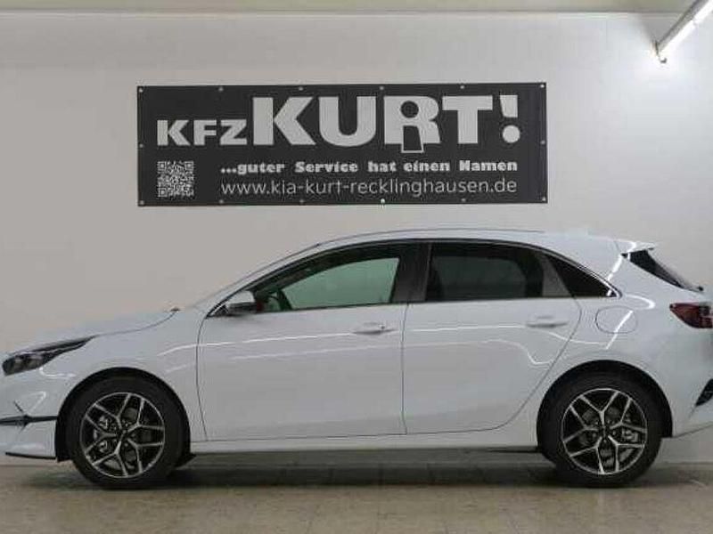 Neu Kia Ceed Style 140 PS (102 kW) 2025 Weiß Kleinwagen