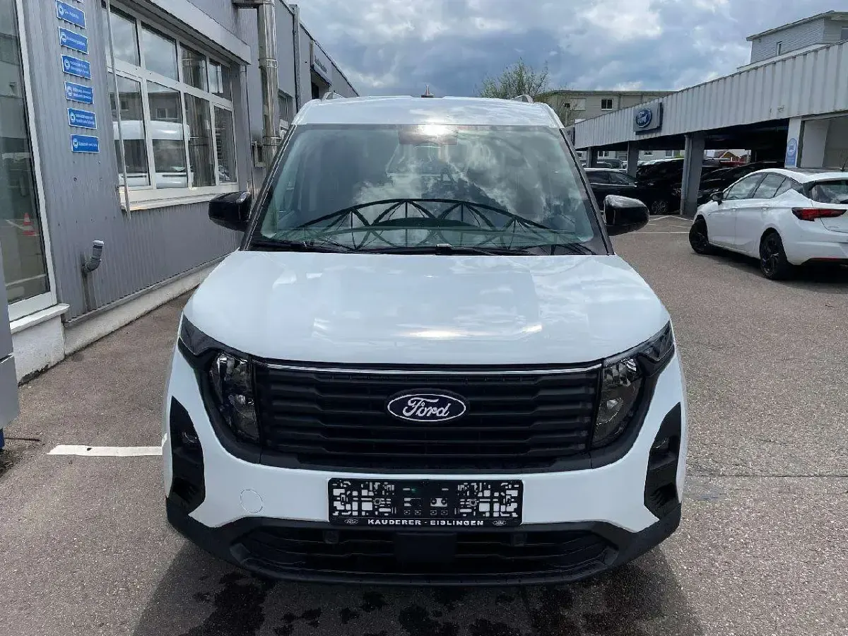 Neu Ford Tourneo Courier Titanium 125 PS (91 kW) 2026 Frostweiß Van / Kleinbus