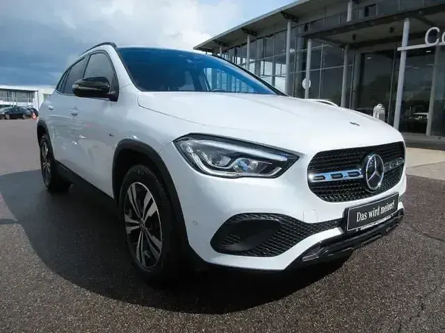Gebraucht Mercedes GLA200 Progressive 150 PS (110 kW) 2022 Weiß SUV