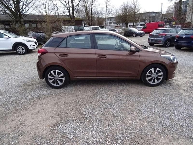 Gebraucht Hyundai i20 Classic 75 PS (55 kW) 2017 Braun Kleinwagen