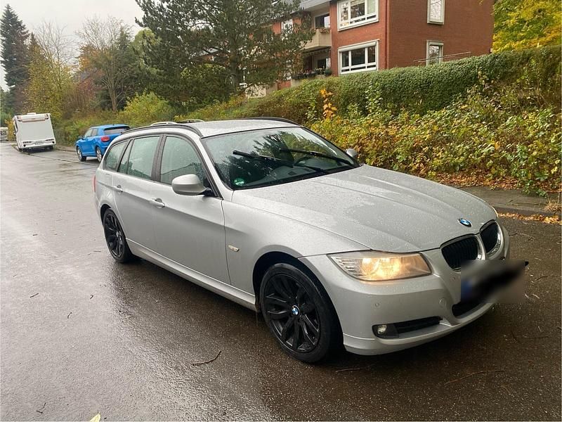 Silber Gebraucht 2011 BMW 320 Kombi | 3.999 € (Superpreis) - Bild 1/4
