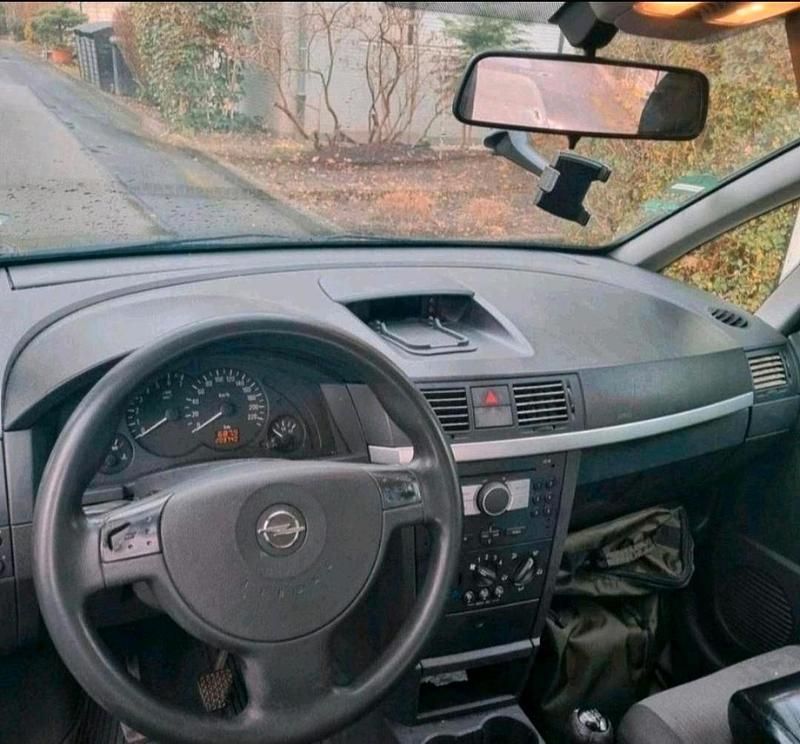 Second-hand Opel Astra 105 CP (77 kW) 2006 Albastru Monovolum