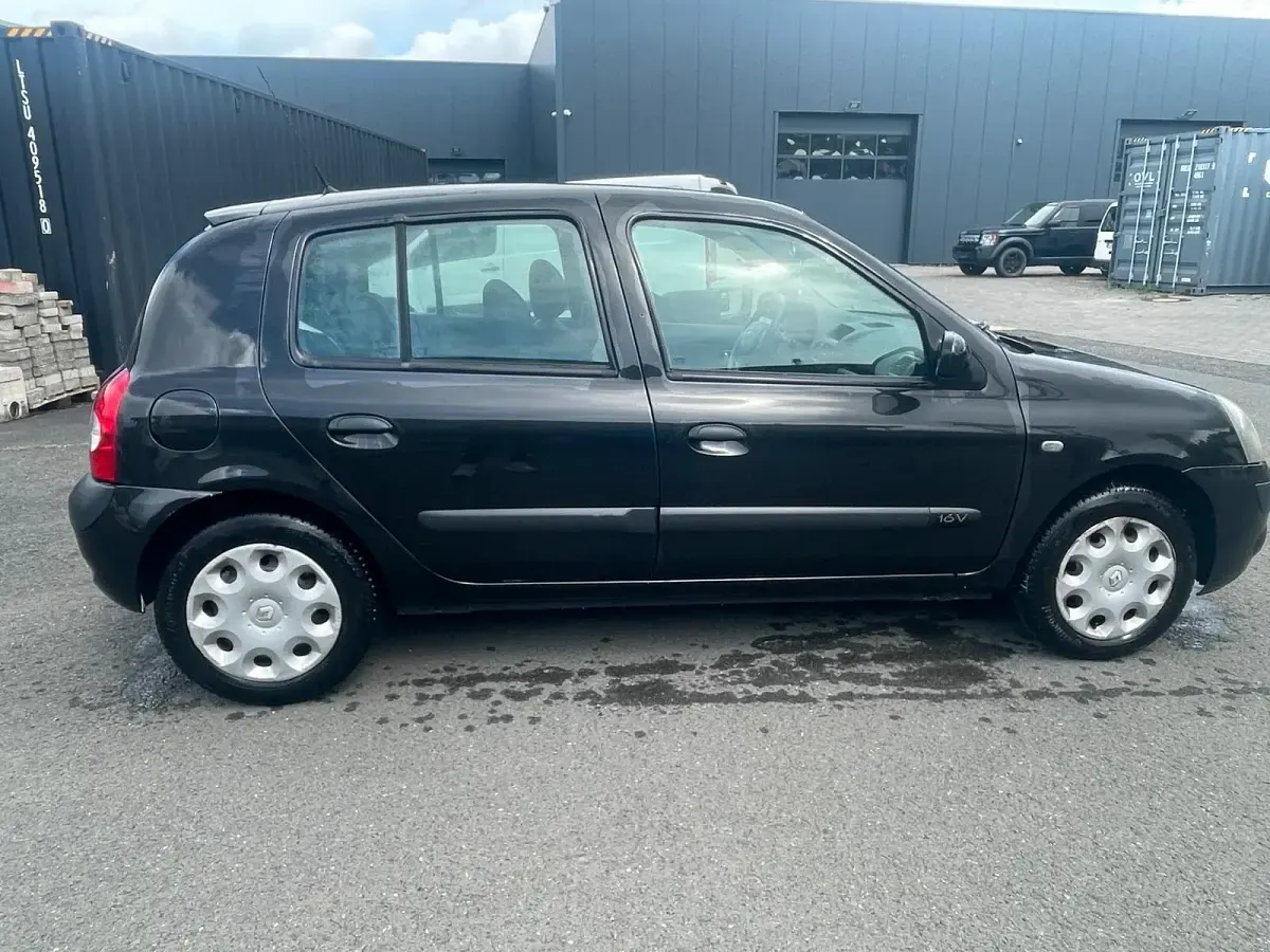 Używany Renault Clio II 75 KM (55 kW) 2004 Czarny Hatchback