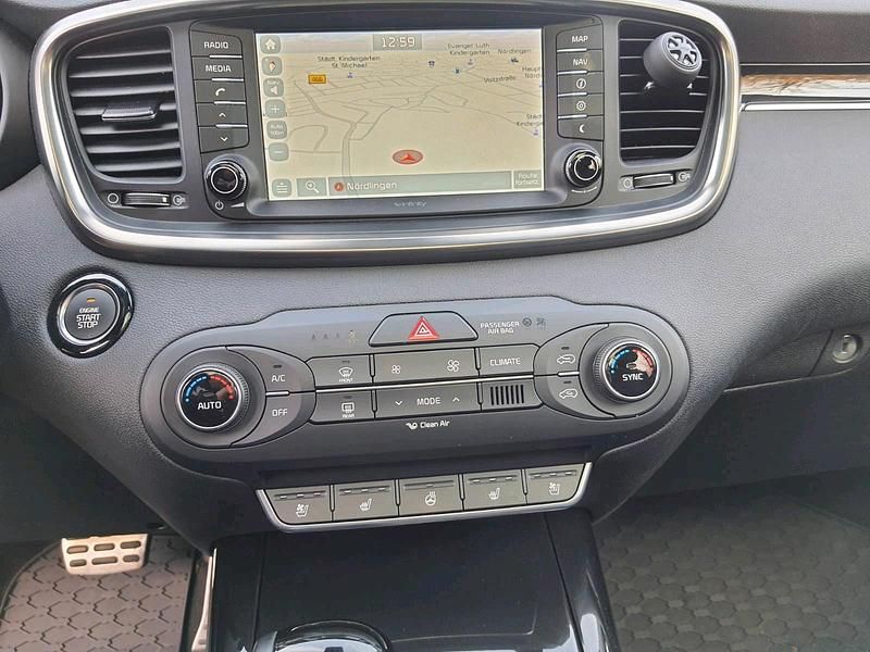 Second-hand Kia Sorento 200 CP (147 kW) 2017 Gri SUV