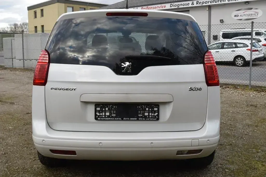 Gebraucht Peugeot 5008 Active 156 PS (114 kW) 2012 Weiß Van / Kleinbus