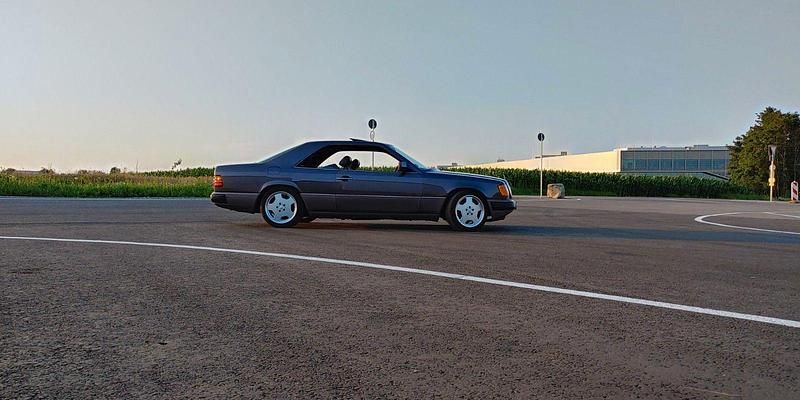 Second-hand Mercedes E300 220 CP (161 kW) 1992 Mov Coupe