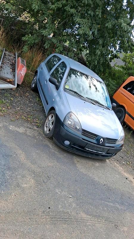 Silber Gebraucht 2005 Renault Clio II Limousine | 799 € (Superpreis) - Bild 1/4