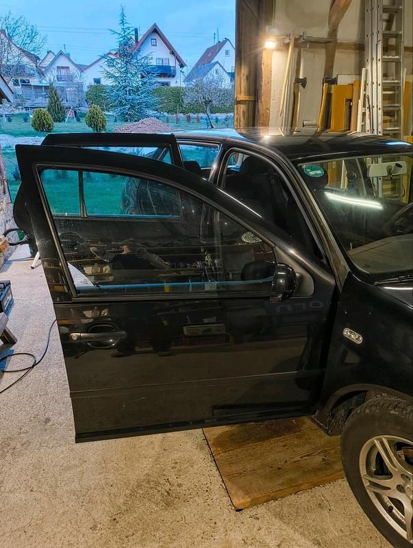 Gebraucht VW Golf IV 105 PS (77 kW) 2000 Schwarz Kleinwagen