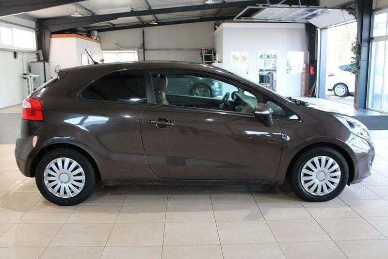 Gebraucht Kia Rio FIFA World Cup Edition 86 PS (63 kW) 2013 Braun Kleinwagen